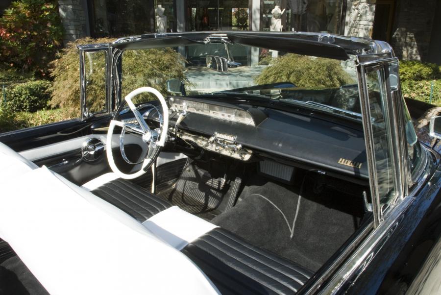 Интерьер Lincoln Premiere Convertible (76B) 1956 года  (фото 10 из 72)